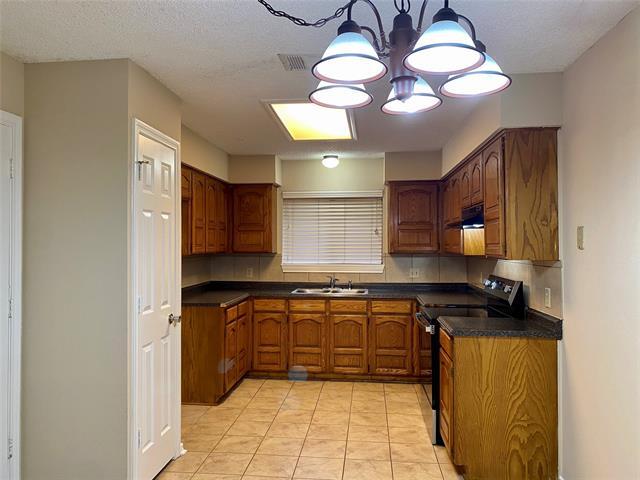 Building Photo - 10828 Tall Oak Dr