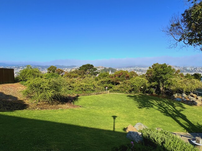 Building Photo - 21 Hillview Ct