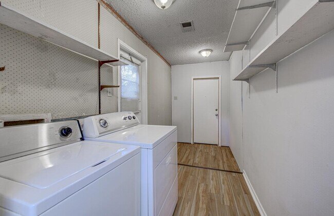 Building Photo - 2109 Singletree Ave