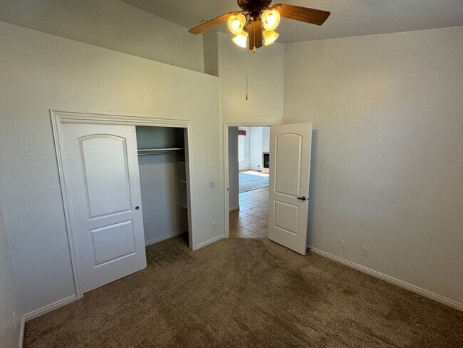 Building Photo - 3-Bed, 2-Bath Standalone Home with 2 Car G...