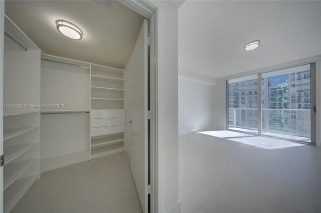 Building Photo - 300 Sunny Isles Blvd