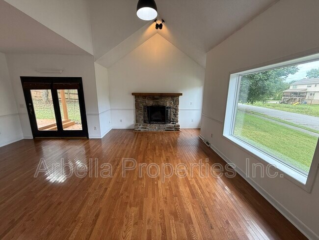 Building Photo - 4201 Wayland Blvd