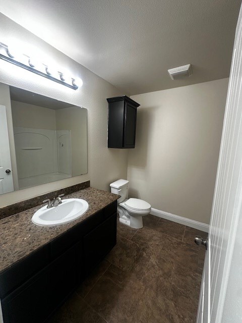 Building Photo - 713 E 96th St