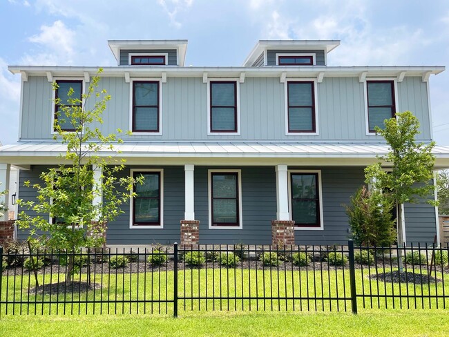 Building Photo - 311 E Evergreen St