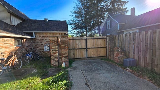 Building Photo - 3 bedroom 1 bathroom Olmstead Falls! EDEN/SECTION 8 welcomed