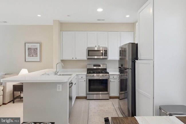 Building Photo - 23098 Fontwell Square