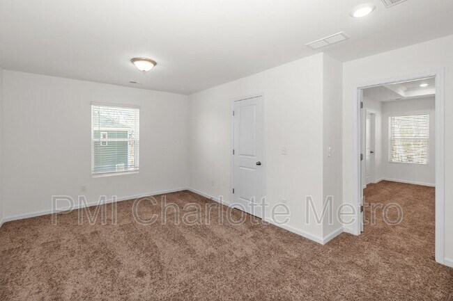 Building Photo - 2831 Aubrey St