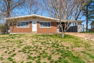 Building Photo - Spacious 4 Bedroom Rental in Florissant!