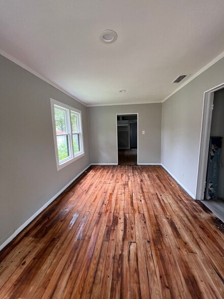 Building Photo - 335 Henry St