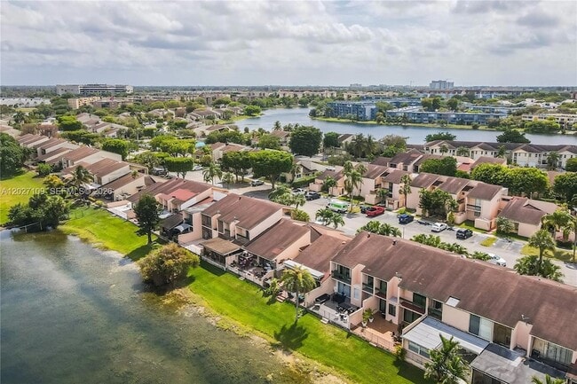 Building Photo - 9179 Fontainebleau Blvd
