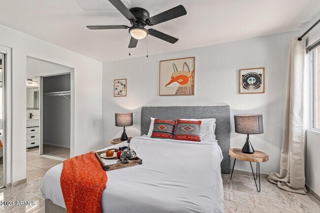 Building Photo - 8055 Thomas Rd