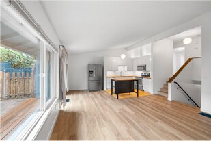 Building Photo - 6921 NE 15th Ave