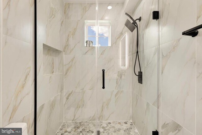 Primary Photo - 3923 14th St NW