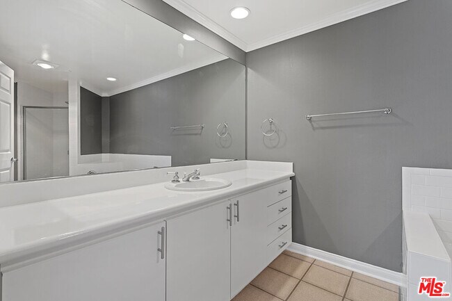 Building Photo - 12000 Goshen Ave