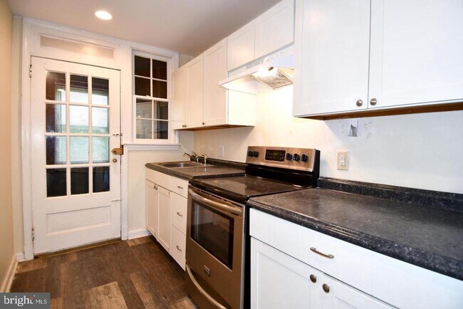 Building Photo - 1314 Downing Pl NE