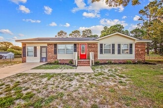 Building Photo - 3 Bed, 2 Bath Nest Near Cape Fear Valley