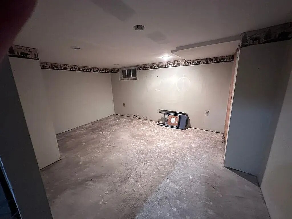 Building Photo - 620 3rd Ave W