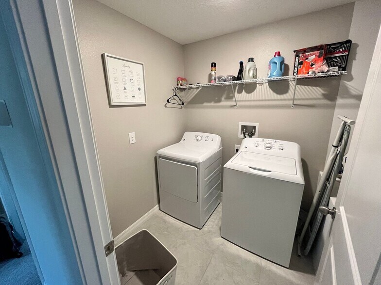 Building Photo - 10521 Strawberry Tetra Dr