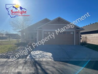Building Photo - Quiet, Safe, & Convenient 2 Bed 2 Bath