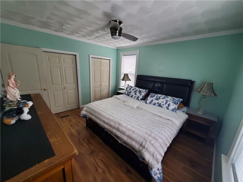 Building Photo - 75 Naples Ave