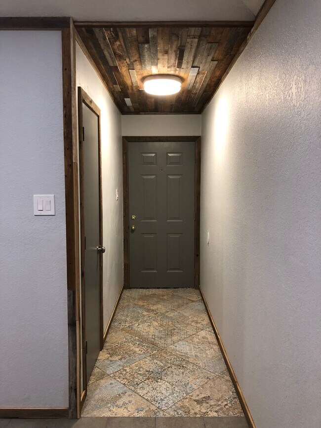 Building Photo - 5915 Cedar Ridge Dr