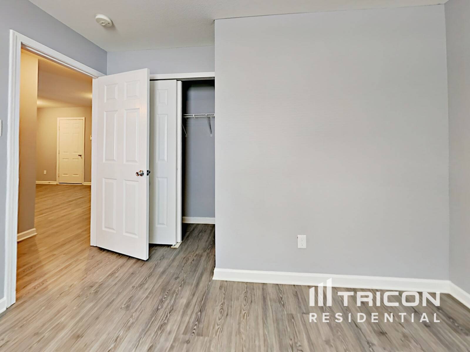 Building Photo - 3367 Pikes Peak Dr