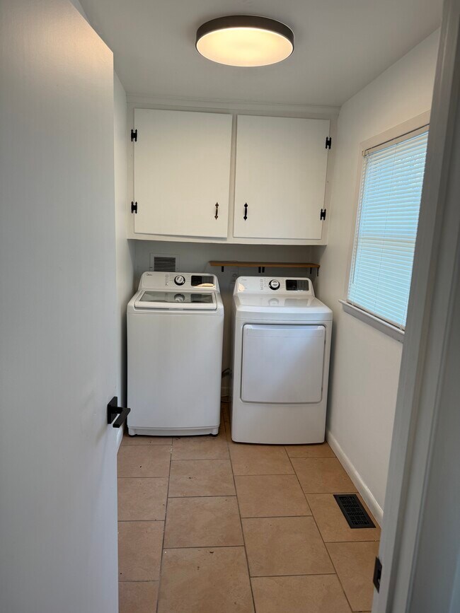 Building Photo - 5603 Buddingwood Dr