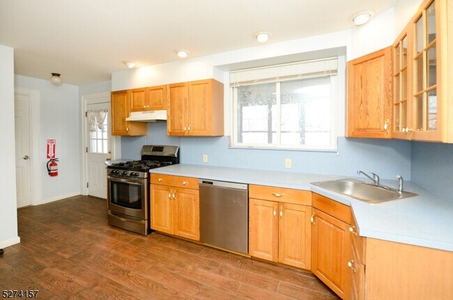 Building Photo - 29 13th Ave