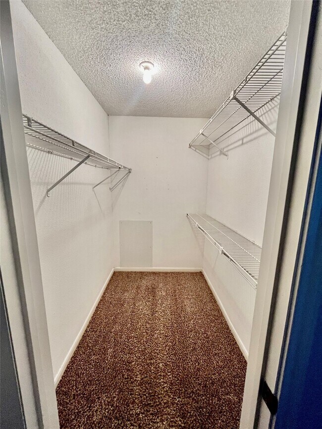 Building Photo - 1311 Antoine Dr