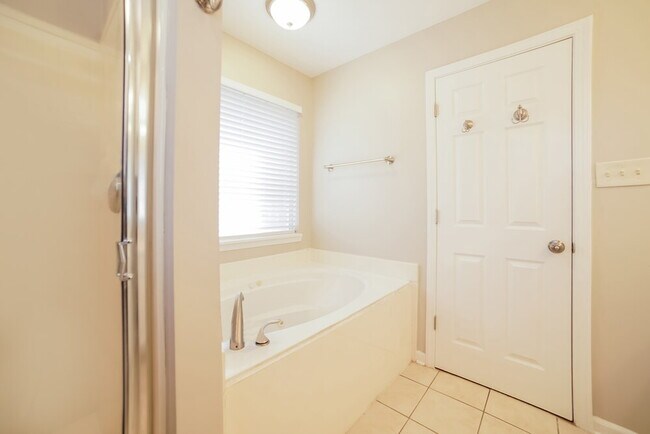 Building Photo - 4882 Graham Lake Dr