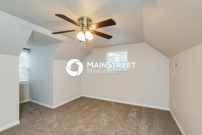 Building Photo - 3 Bedroom Pet-Friendly Home in KNOXVILLE, TN with Main Street Renewal