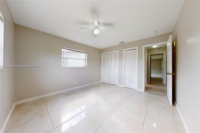 Building Photo - 841 SW 63rd Ave