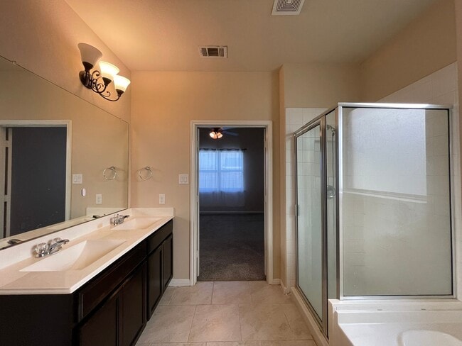 Building Photo - 1826 Bravos Manor Ln