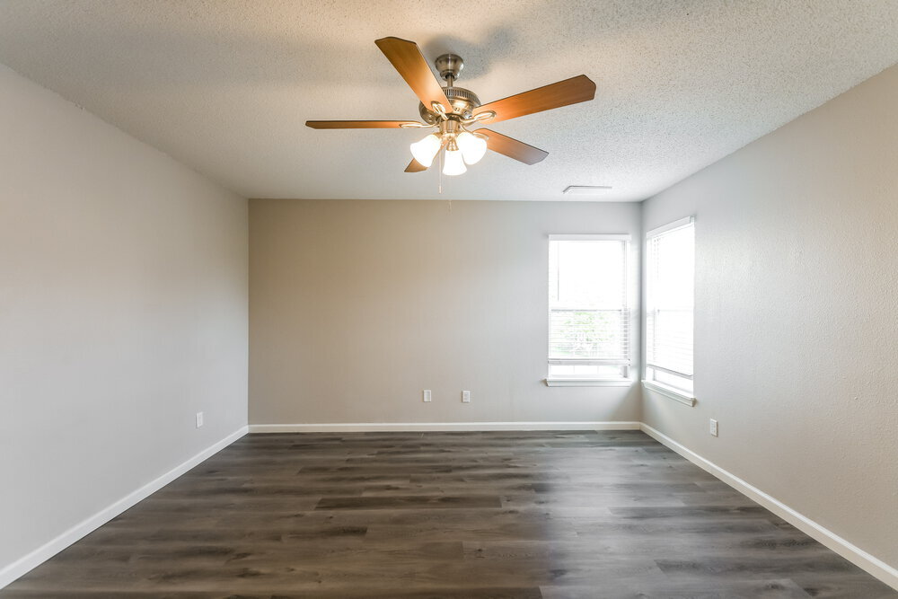 Building Photo - 10343 Kensil St