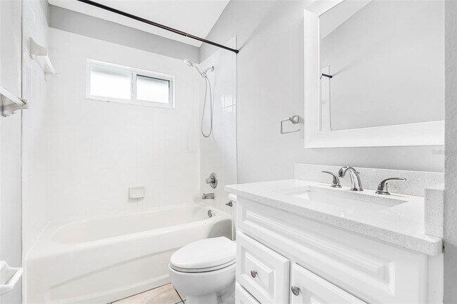 Building Photo - 15316 Lake Bella Vista Dr