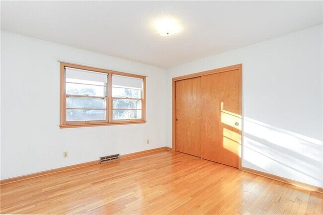 Building Photo - Coming Soon - Charming 3-Bedroom Home with Fenced Yard & Spacious Deck in Kansas City