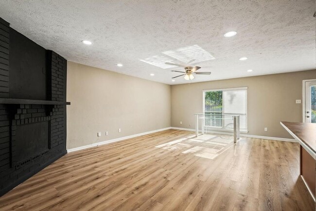 Building Photo - Spacious 3-Bedroom Home in The Colony – Available Now!