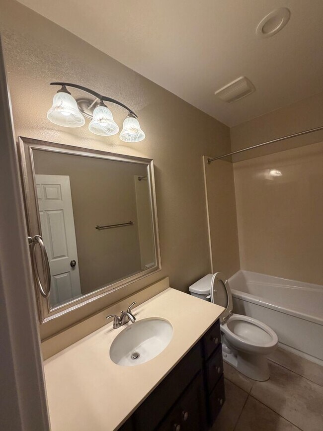 Building Photo - 2487 N Mountainside Dr