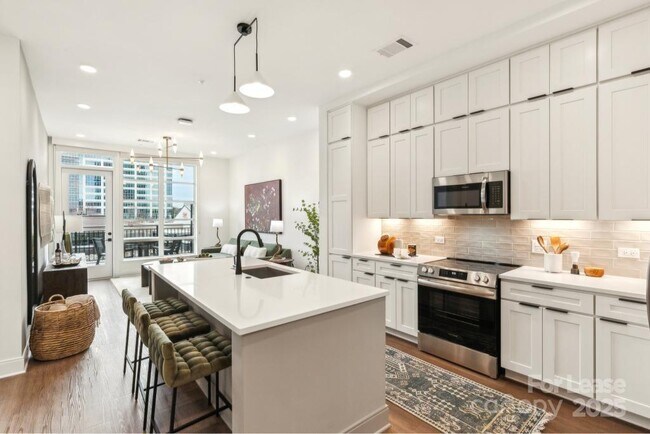Building Photo - 14020 Stream Wy