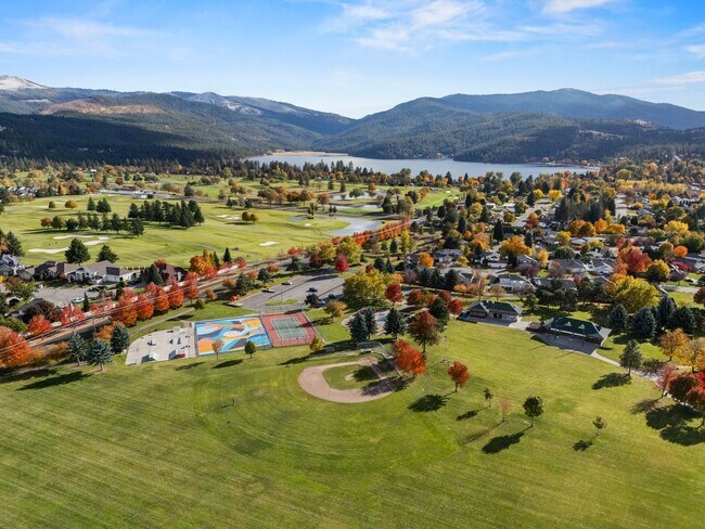 Building Photo - Liberty Lake 4 Bed 2 Bath Home that has been nicely updated