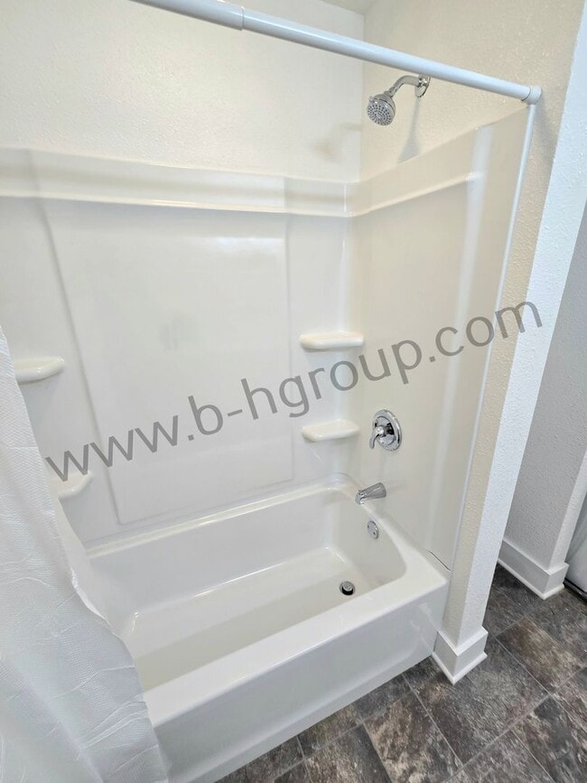 Building Photo - 2629 Roosevelt Rd