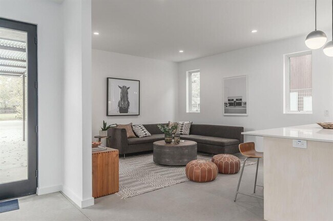 Building Photo - 915 Tillery St