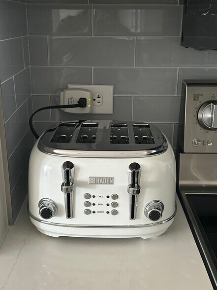 Building Photo - 8899 Bristol Bnd