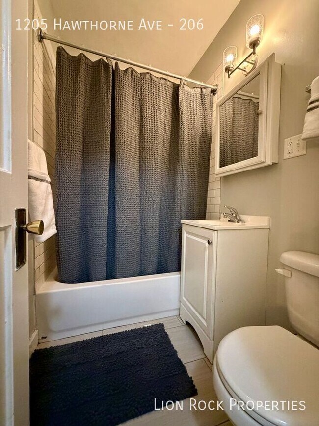 Building Photo - 1205 Hawthorne Ave