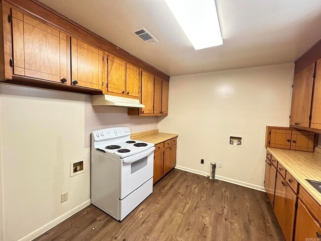 Building Photo - 304 W 34th Ave