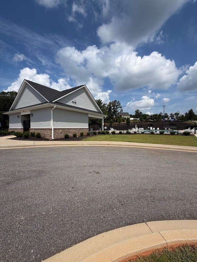 Building Photo - 316 Laurel Pk Dr