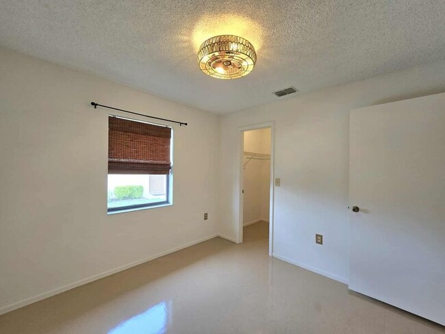 Building Photo - 3932 Spoonbill Ct
