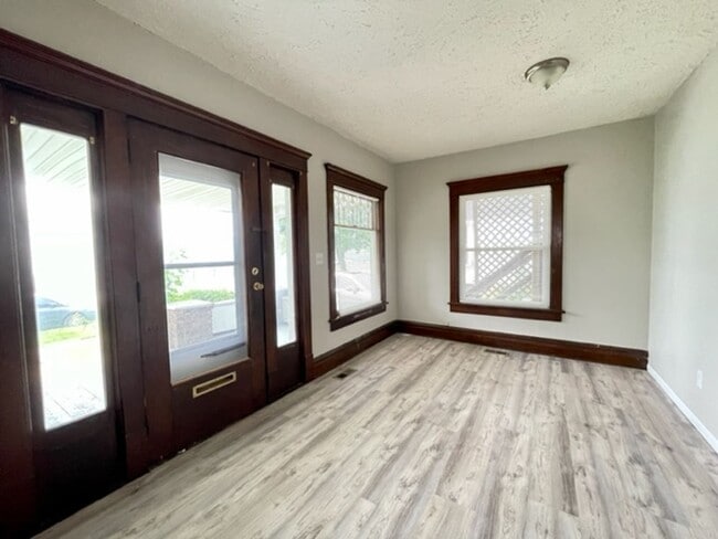 Building Photo - rh420