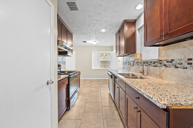 Building Photo - 11111 Longcommon Dr