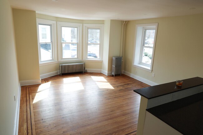 Building Photo - 53 W Maplewood Mall